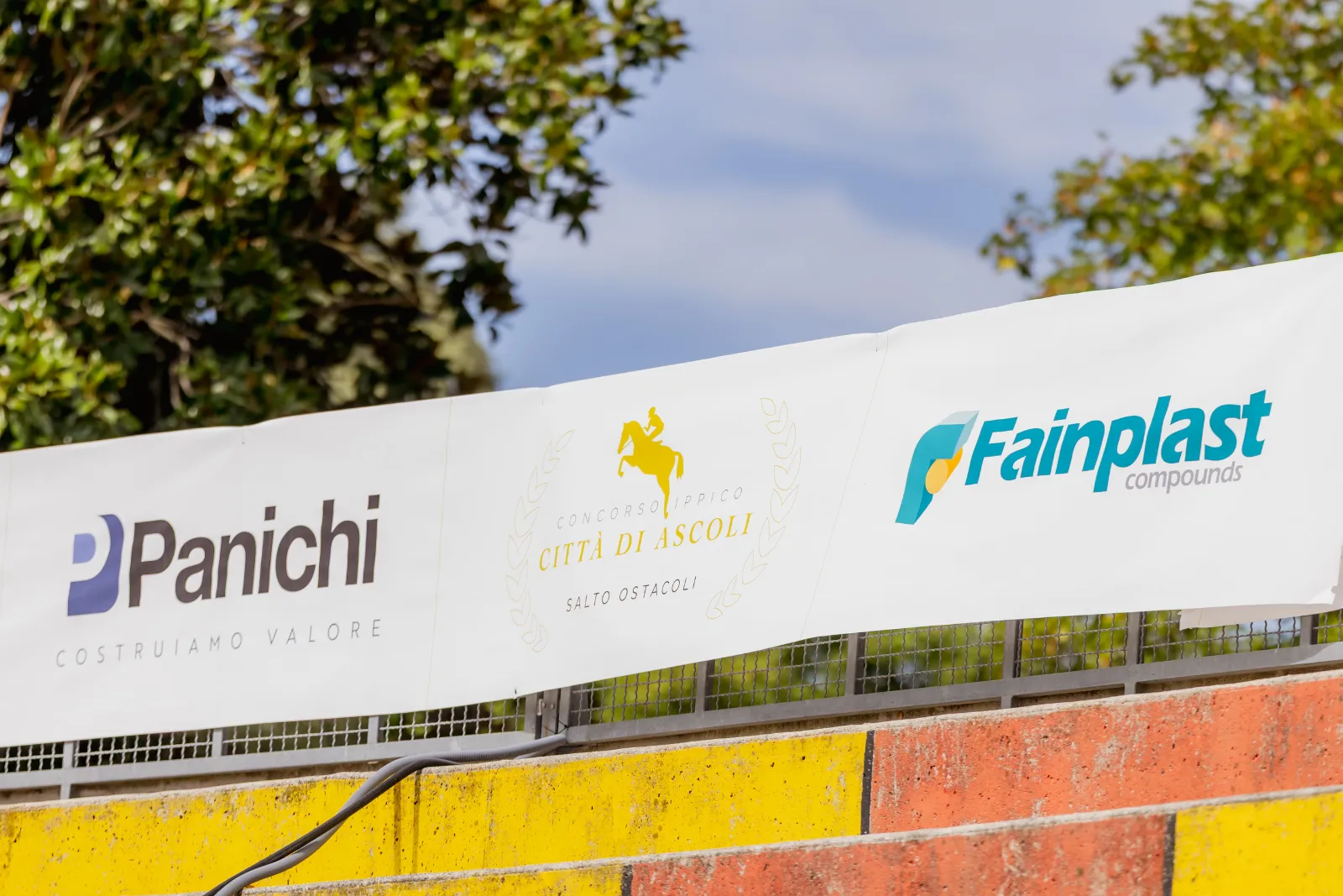 I partner sulla tribuna