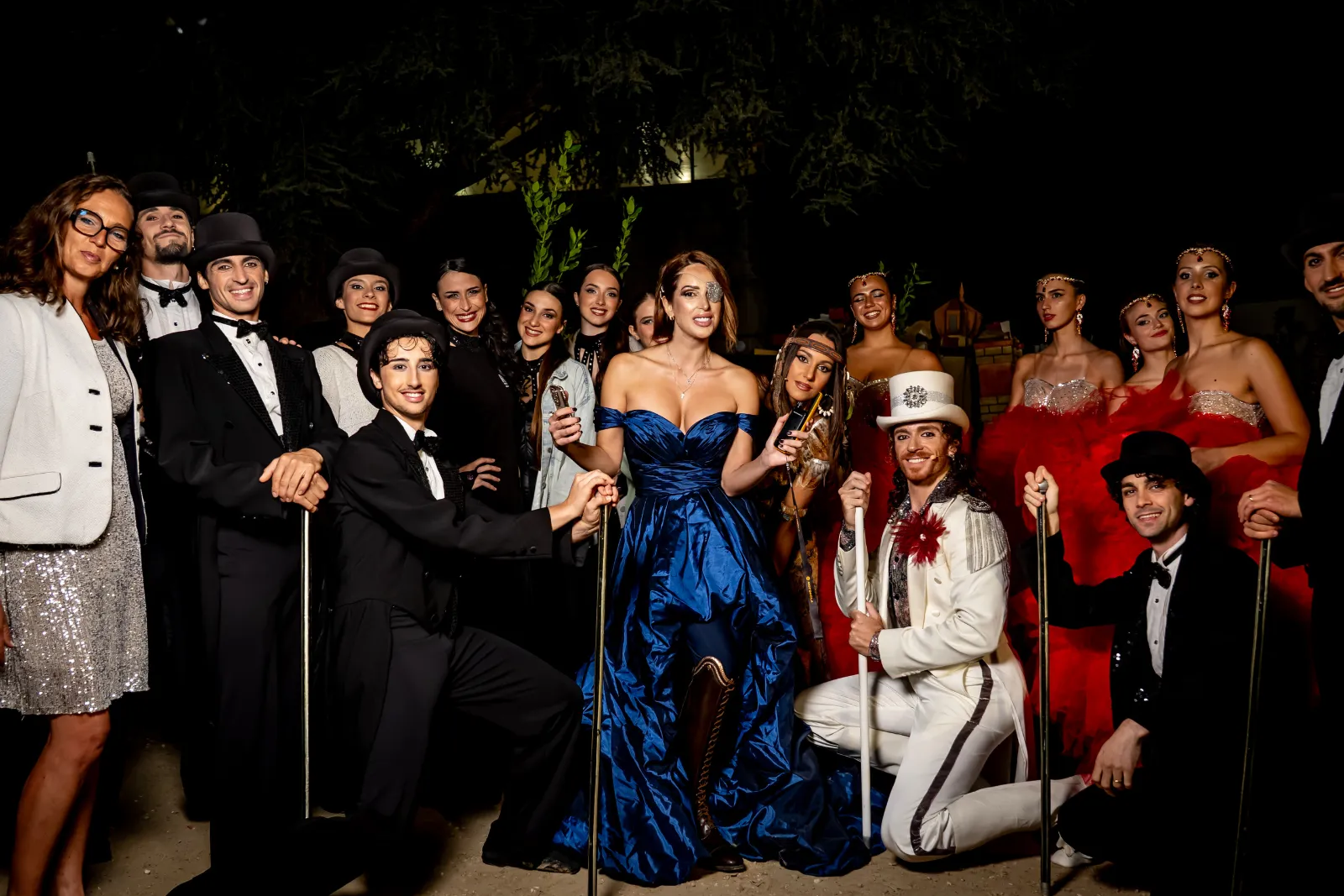 Il cast al completo