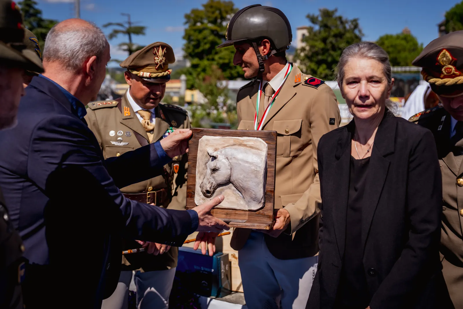 La scultura del Gran Premio consegnata al vincitore