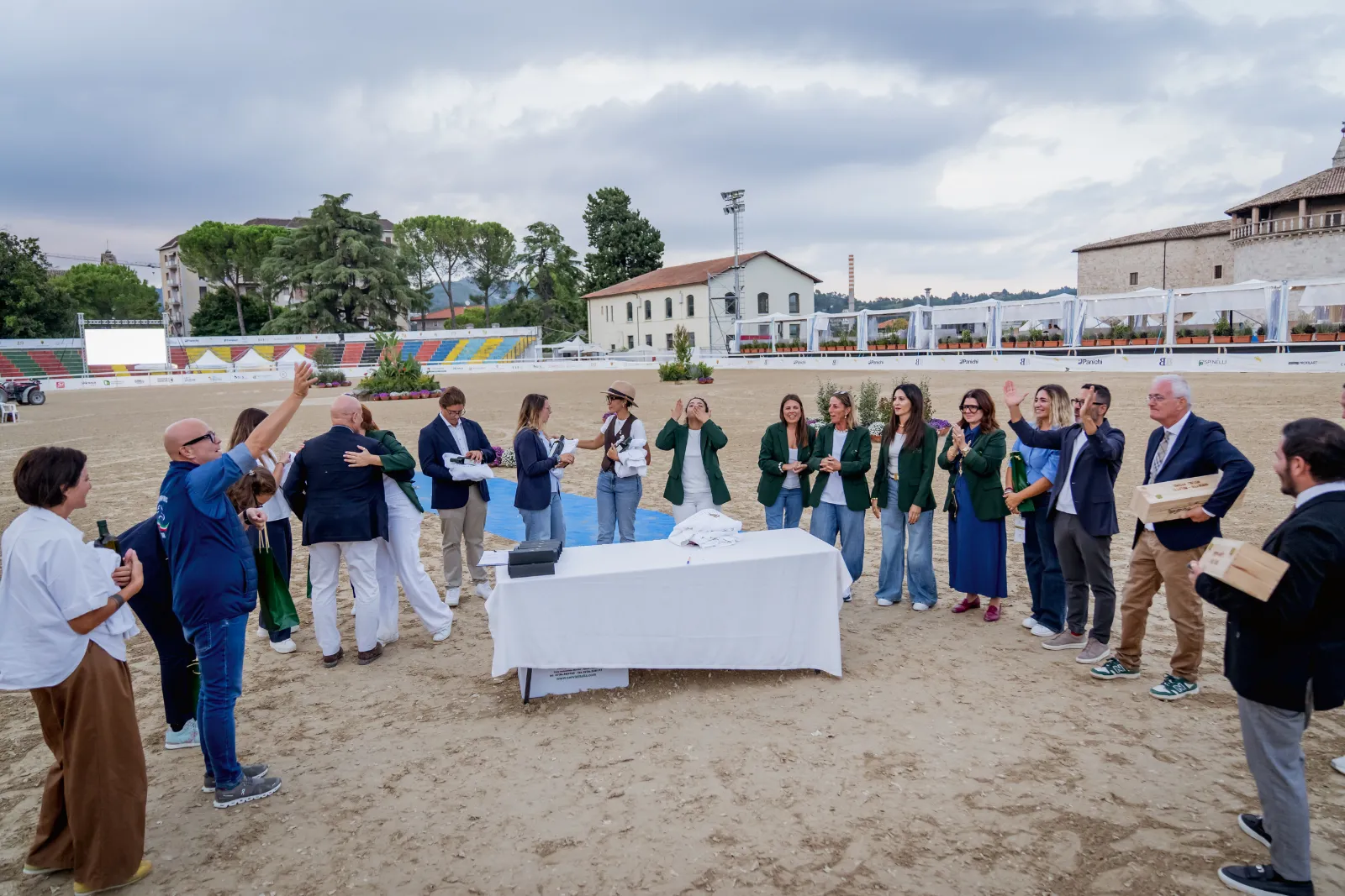Lo staff in campo, domenica sera