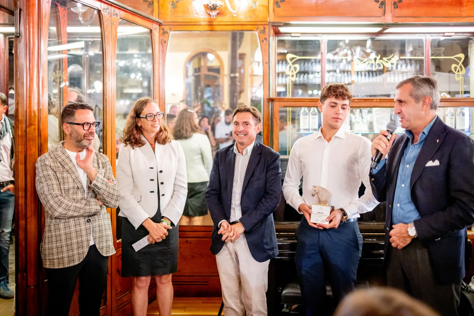 Saluti e presentazioni nella sala del Meletti