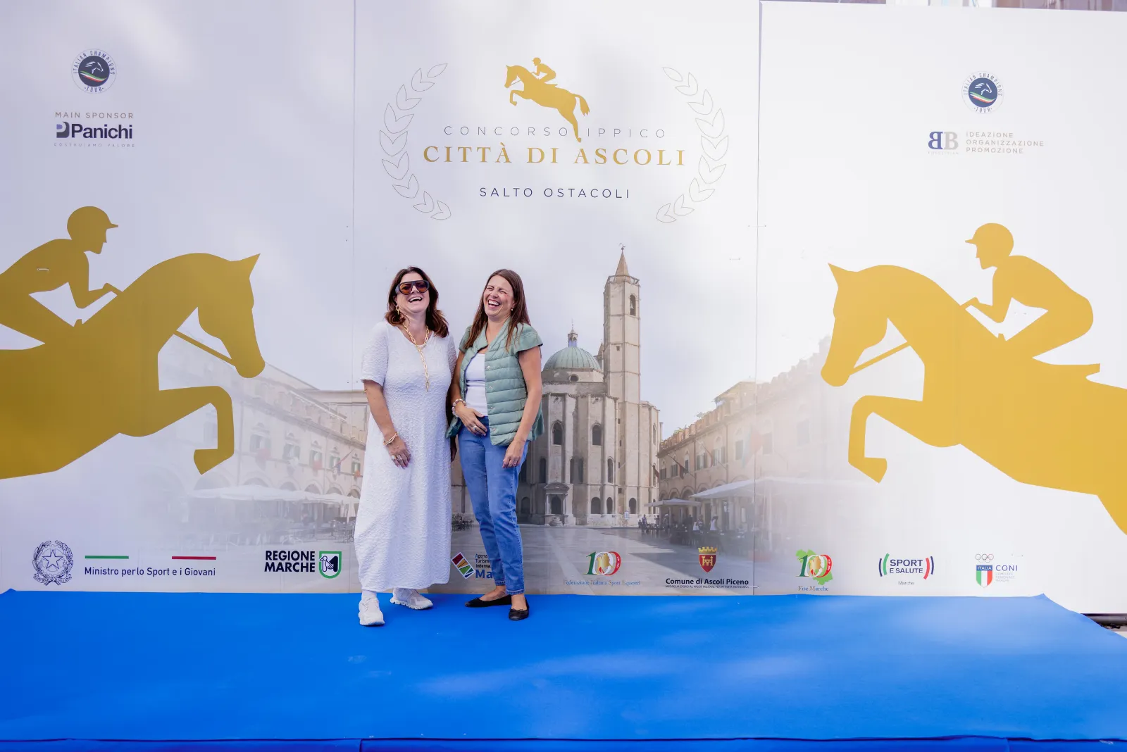Il photo wall con lo skyline di Ascoli