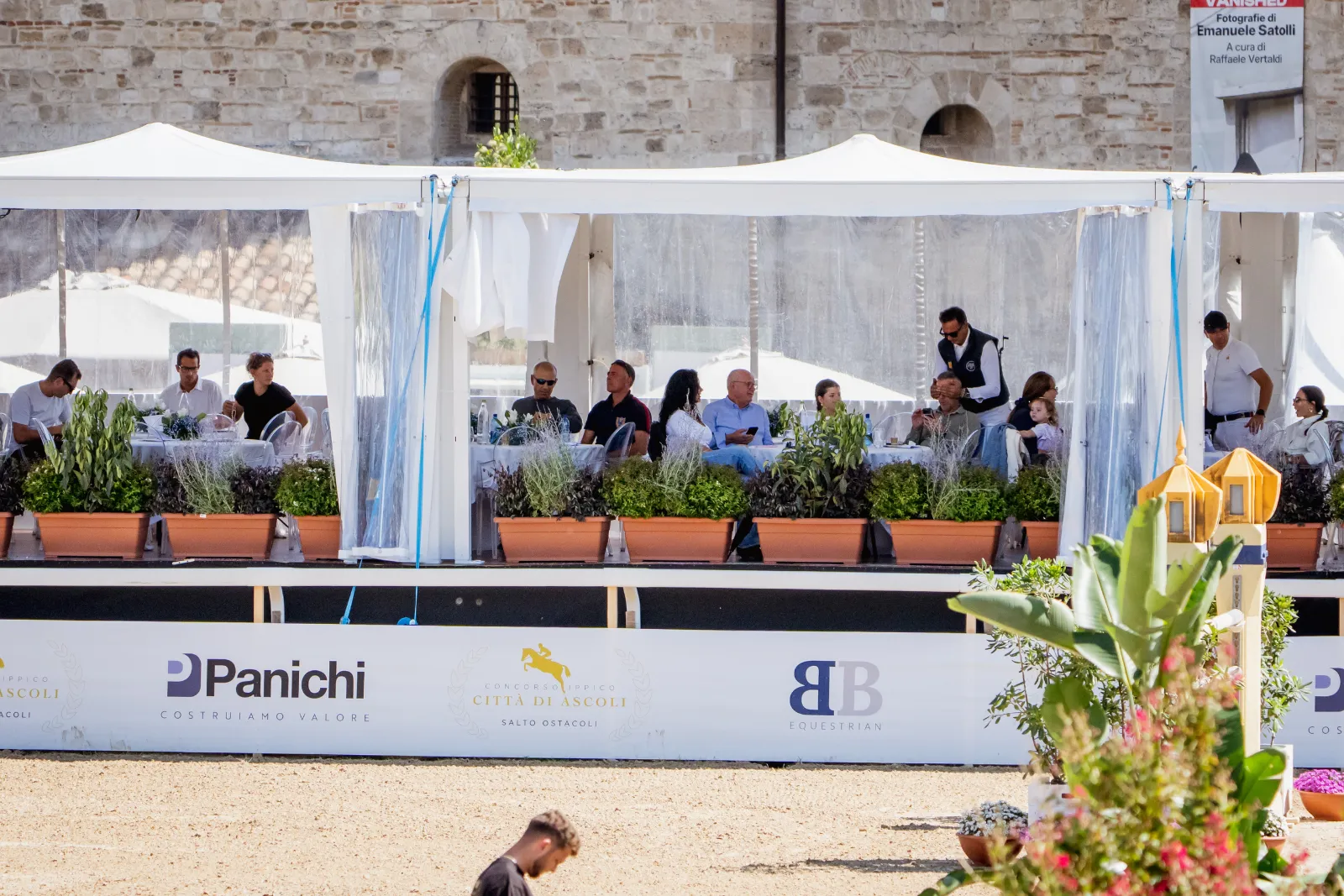 L'area hospitality affacciata sul campo