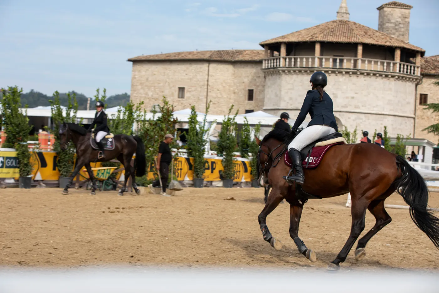 Campo prova con la fortezza sullo sfondo